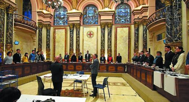 El Pleno paró un minuto en repulsa de la agresión sexista de la víspera de San Sebastián