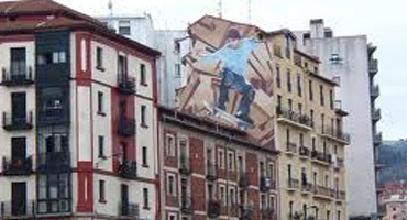 El Ayuntamiento de Bilbao, a través de la sociedad municipal encargada de gestionar la rehabilitación urbana de edificios y viviendas, Surbisa, exigirá contar con ascensor a las viviendas de Bilbao La Vieja que quieran dividirse para crear nuevos pisos